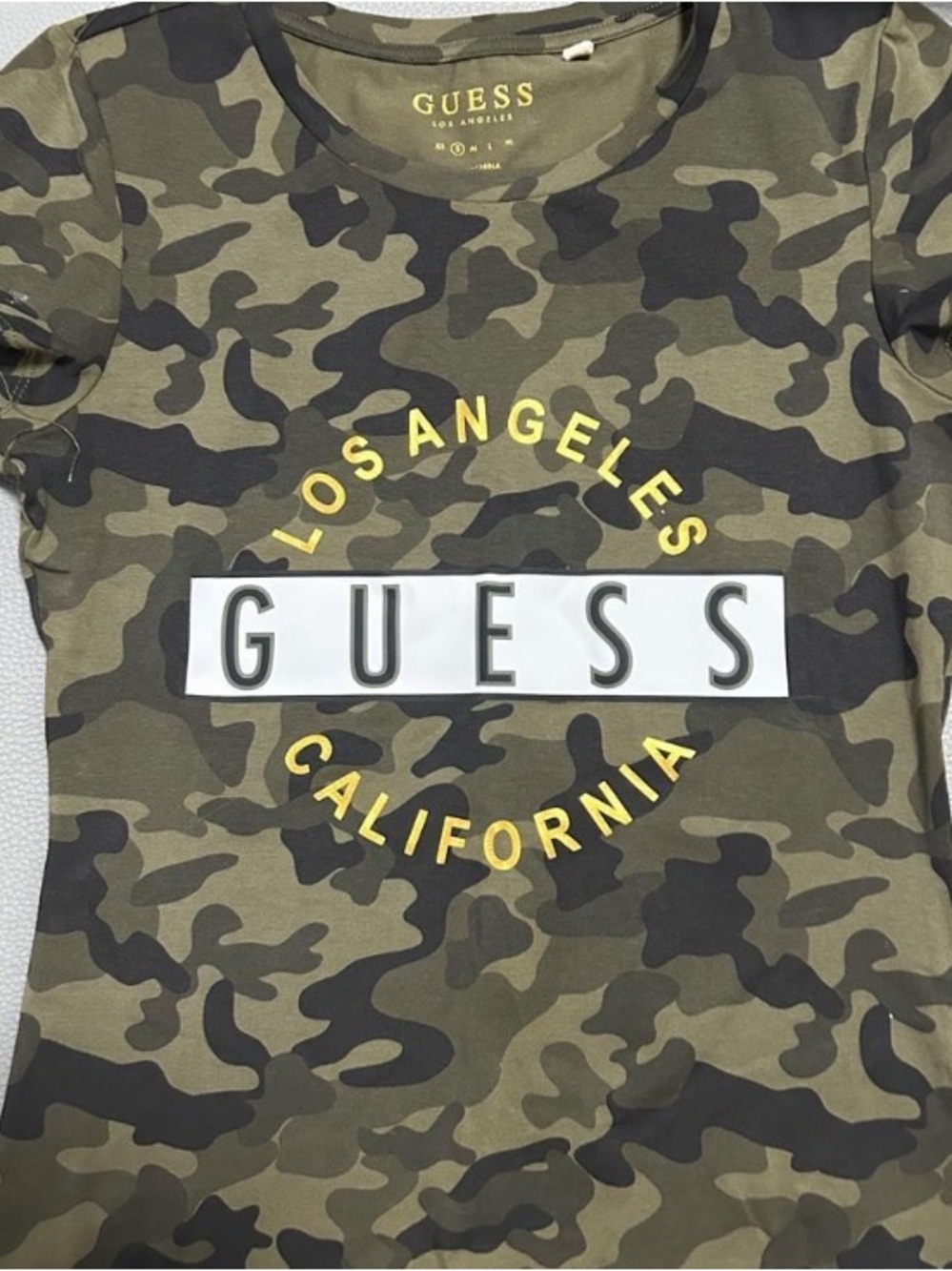 GUESS Los Angeles California Camo Graphic Tee Size Small